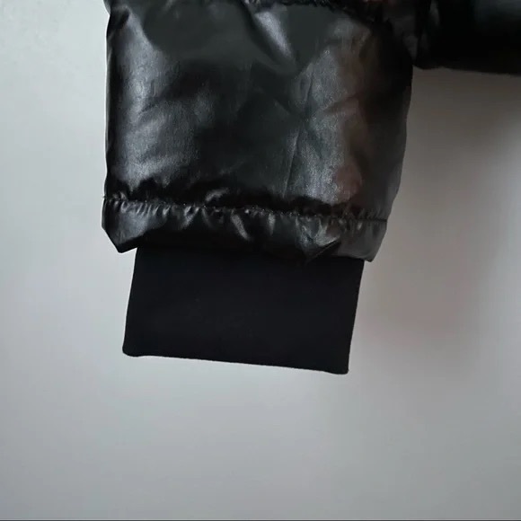 American Eagle Aerie Black Glossy Sherpa Lined Puffer Jacket NWT, Size M - Picture 11 of 11